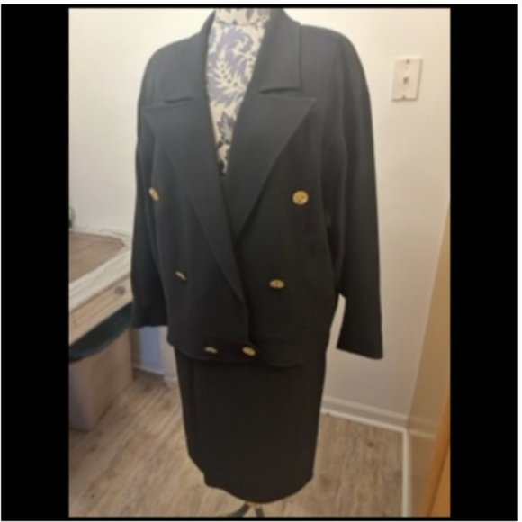 Authentic Vintage Chanel black 2 piece wool suit jacket and skirt size 8 - Picture 1 of 13